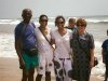 Irena s sestro in starši na plaži Labadi. Foto: osebni arhiv