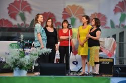 Pevci ljudskih pesmi zapeli na glavnem odru v Trebnjem