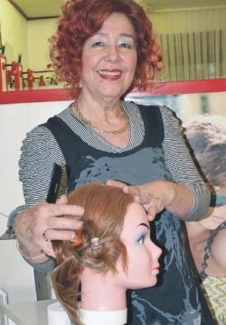 Milka Barbič uživa v svojem frizerskem salonu. (Foto: M. B.-J.)