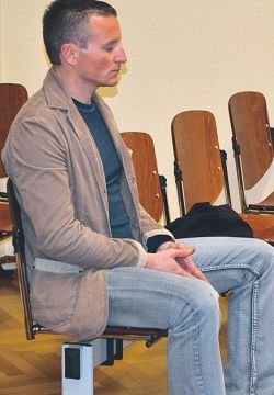 Marko Kuretič se je policistoma opravičil tudi na sodišču.