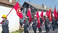V paradi so sodelovali domači gasilci ter gasilci iz drugih društev v šmarješki občini. (Foto: L. M.)