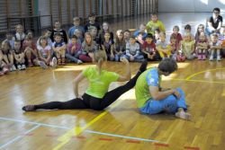 VIDEO: Mitja Petkovšek in Mojca Rode predstavila gimnastiko