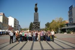 Belokranjci plesali in igrali na jugu Balkana