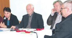 Okroglo mizo o jedrski energiji in sodelovanju javnosti, na kateri so sodelovali tudi tuji strokovnjaki, je vodila novinarka Vida Petrovčič (druga z leve). (Foto: L. M.)