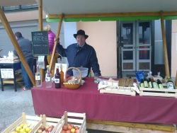 Kmečka tržnica Metlika: Odprto branje poezije