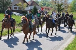 FOTO: Na Jurjevo v Grčevju z blagoslovom konj in konjenikov