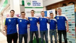 Fantje v dresih reprezentance: Dino Rašo, Jan Bevec, Mark Batagelj, Kristjan Windischer, Tilen Kukman in Jaka Plut