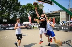 V Novem mestu turnir Samsung košarke 3x3 preselil dež