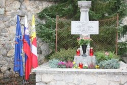 Proslava pri spomeniku obešenih partizanov