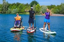 Feel The Freedom Of Water je projekt, s katerim spodbujajo vključevanje invalidnih oseb v vodne športe, tudi SUPanje, s katerim se ukvarjata Simona in njen partner. (Foto: Tomi Naglič)