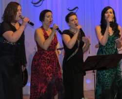 Cvet Preloških muzikantov so pevke Lara, Teja, Polonca in Monika (z leve).