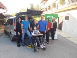 Nova pridobitev za družino Ambrožič iz Bereče vasi - avto za Anjo