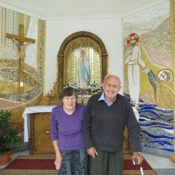 87-letni Johannov vnuk Stanko Turk, ki živi na Jelševniku, z ženo Tončko.