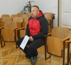 Martin Vidovič se je na krško sodišče pripeljal iz okolice Cirkulan na Štajerskem, kjer živi.(Foto: J. A.)