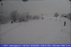 Na Gačah meter snega; med počitnicami avtobusni prevozi