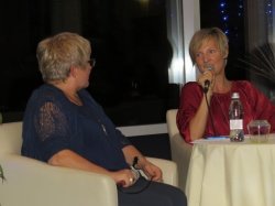 Vesna Žist (na desni) je v pogovoru z Verico Marušič povedala marsikaj zanimivega o življenju v Neaplju. (Foto: M. B.-J.)