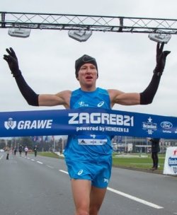 Primož Kobe zmagal na polmaratonu v Zagrebu - prvič po operaciji