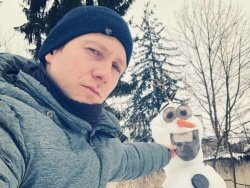 Foto: Facebook - Klemen s svojim snežnim prijateljem.