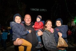 FOTO: S prihodom Miklavža prižgali praznične luči v Ivančni Gorici