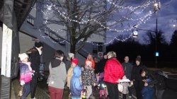 Črnomelj: Pohod z lučkami in rajanje z dedkom Mrazom