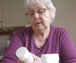 Je zdravje starejše ženske ogroženo, ker ne more na onkološki pregled (fotografija je simbolična)? (foto: Dreamstime)