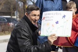 Predsednik Pahor v vrtcu obeležil 30-letnico uradnega imena Republika Slovenija