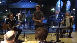 VIDEO: Večer imitatorjev Iztoka Mlakarja - dolenjske Etno bande Poseben gušt navdušil