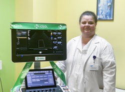 Ultrazvočni aparat in oprema za izvajanje obremenilnega testiranja na  Oddelku za pediatrijo Splošne bolnišnice Novo mesto (foto: Krka)