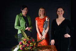 Melita Berzelak, Natalija Spark in voditeljica Blažka Müller