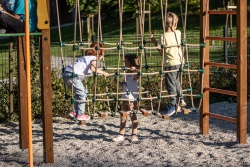 FOTO: Novo otroško igrišče na Portovalu