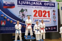 Maja Lazanski (skrajno desno) na podelitvi bronaste medalje