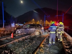 Decembrska nesreča na nivojskem prehodu v Gornjem Brezovem. (Foto: PGD Sevnica)