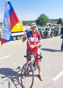 Jože Ravbar, zvesti navijač novomeških in vseh slovenskih kolesarjev na največjih dirkah