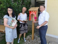 Knjigobežnici na pot, z leve Renata Butala, direktorica CŠOD Nina Pezdirec in župan Andrej Kavšek (Foto: M. G.)