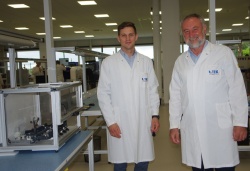 Radko Luzar (na desni), direktor in lastnik podjetja L-Tek, ob njem tehnični direktor Matej Slapšak (Foto: L. M.)