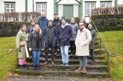 Projektni partnerji na kmetiji Hoel skupaj z lastnikom