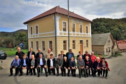 Črnečani, ki so obiskovali šolo v  Črneči vasi (Foto: Goran Rovan)