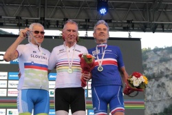 Najboljši trije na svetovnem prvenstvu za veterane v kategoriji od 75 do 79 let (Foto: KD Sprint Novo mesto)