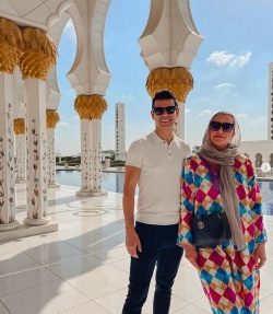 Rebeka Dremelj z družino v Združenih arabskih emiratih