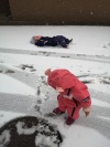 Malčica Sabine Gosenca uživa v prvem pravem snegu (Foto: osebni arhiv S.G.)