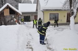 FOTO: Gasilci PGD Gradac očistili sneg ostarelim sovaščanom