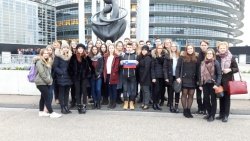 VIDEO: Dijakinje biotehniške gimnazije obiskale Evropski parlament