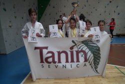 Mlajše deklice KBV Sevnica ekipne državne prvakinje na DP JKA