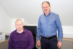 Oče in sin, Jože (na desni) in Matej Luzar, sta združila moči pri vodenju družinskega podjetja LOK orodjarstvo.