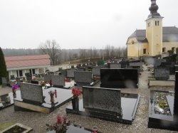 Črnomaljsko pokopališče v Vojni vasi bodo postopoma temeljito obnovili in razširili. (Foto: M. B.-J.)