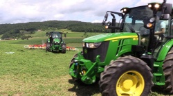 VIDEO&FOTO: Blagoslov traktorjev in nova kmetijska trgovina