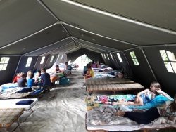 Pod vojaškimi šotori v kampu Podzemelj