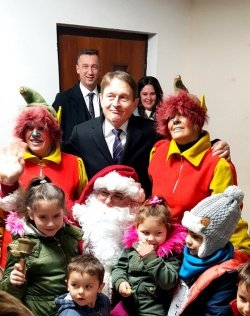 FOTO: Novi župan Črnomlja skupaj z Romi pričakal Božička