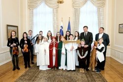 Predsednik Pahor sprejel kočevske kolednike