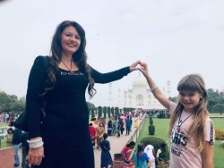 Andreja Jernejčič in njena hči Princesa sta obiskali svetovno čudo Tadž Mahal. (foto: osebni arhiv)